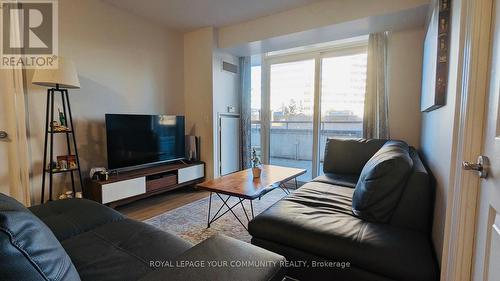 325 - 25 Greenview Avenue, Toronto, ON - Indoor Photo Showing Living Room