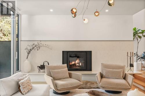 102 Robert Street, Toronto, ON - Indoor Photo Showing Living Room With Fireplace