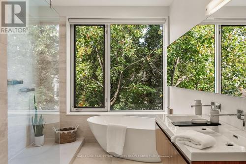 102 Robert Street, Toronto, ON - Indoor Photo Showing Bathroom