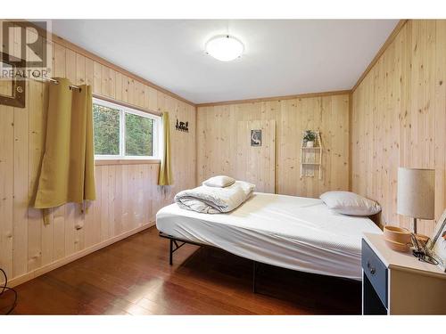 3818 Diamond Drive, Blue River, BC - Indoor Photo Showing Bedroom