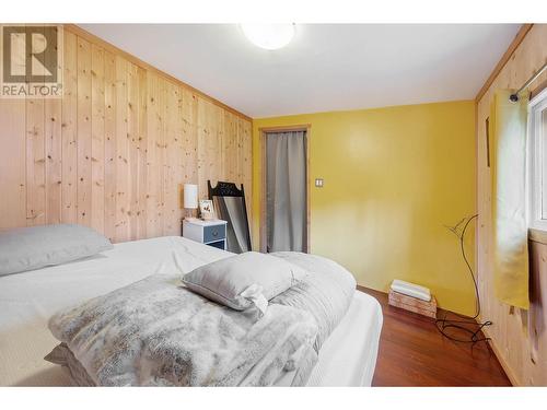 3818 Diamond Drive, Blue River, BC - Indoor Photo Showing Bedroom