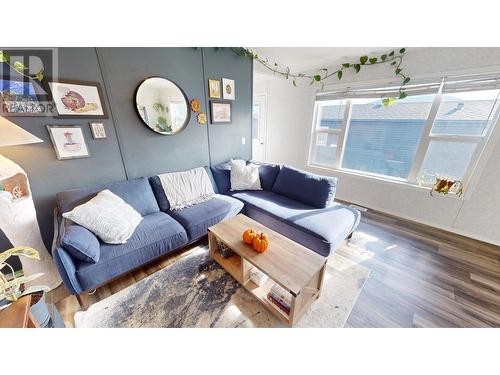 1024 Steepleview  Nw Drive, Cranbrook, BC - Indoor Photo Showing Living Room