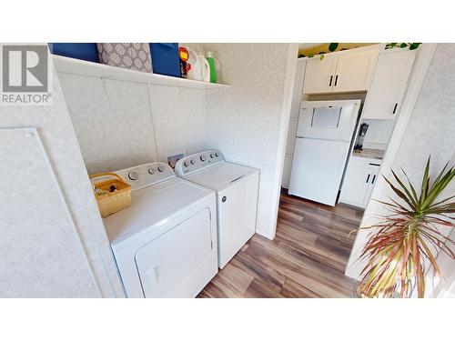 1024 Steepleview  Nw Drive, Cranbrook, BC - Indoor Photo Showing Laundry Room