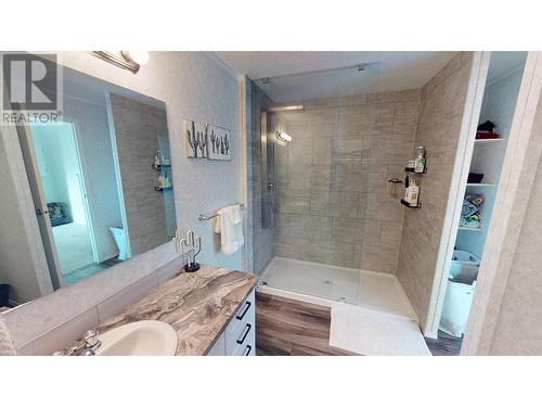 1024 Steepleview  Nw Drive, Cranbrook, BC - Indoor Photo Showing Bathroom