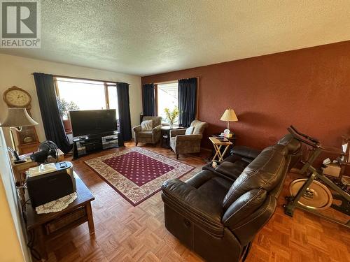 276 Westcoast Road, Williams Lake, BC - Indoor Photo Showing Living Room