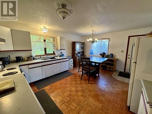 276 Westcoast Road, Williams Lake, BC - Indoor Photo Showing Kitchen With Double Sink