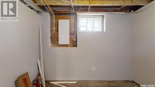 303 5Th Avenue W, Kindersley, SK - Indoor Photo Showing Basement