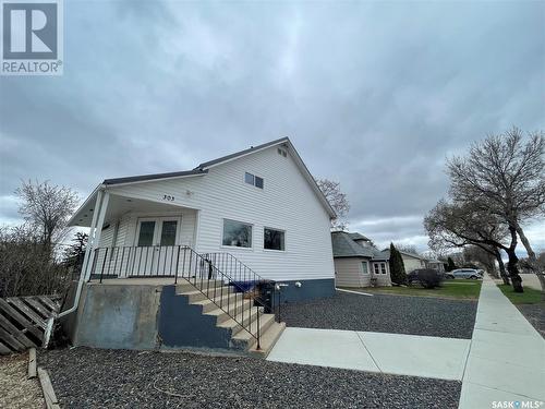 303 5Th Avenue W, Kindersley, SK - Outdoor