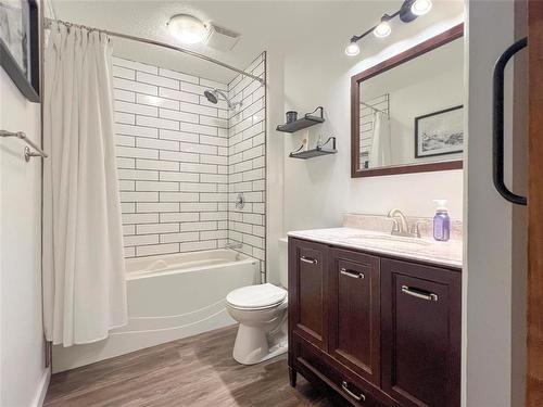 349 26Th Street, Brandon, MB - Indoor Photo Showing Bathroom