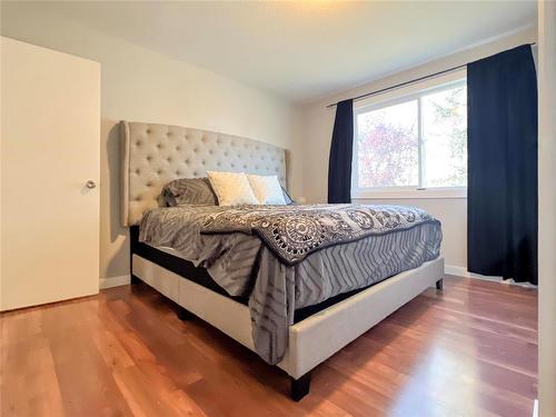 349 26Th Street, Brandon, MB - Indoor Photo Showing Bedroom