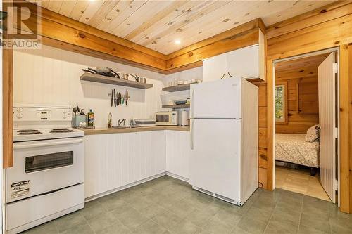 14 R3 Road, Lombardy, ON - Indoor Photo Showing Kitchen