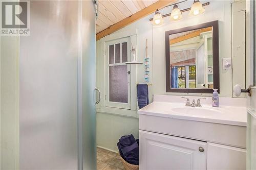 14 R3 Road, Lombardy, ON - Indoor Photo Showing Bathroom