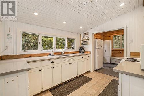 14 R3 Road, Lombardy, ON - Indoor Photo Showing Kitchen