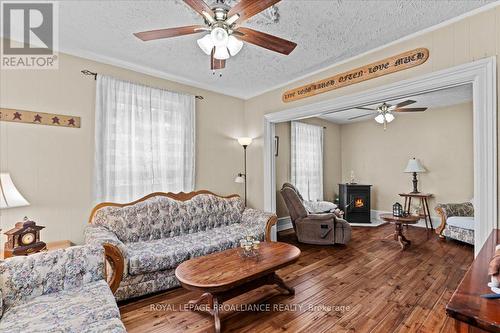 139 Oak Lake Road, Quinte West, ON - Indoor Photo Showing Living Room