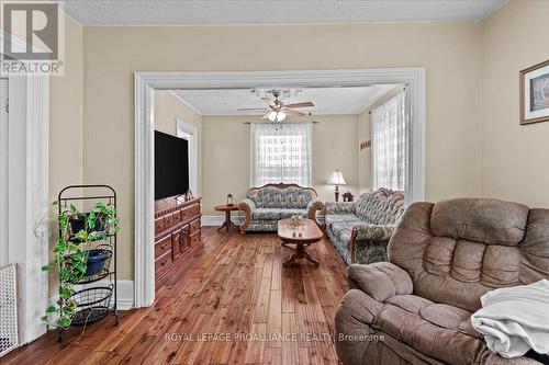 139 Oak Lake Road, Quinte West, ON - Indoor Photo Showing Living Room