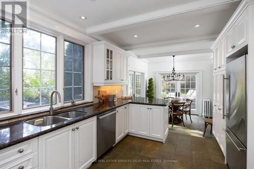 539 Blythwood Road, Toronto, ON - Indoor Photo Showing Kitchen With Double Sink With Upgraded Kitchen