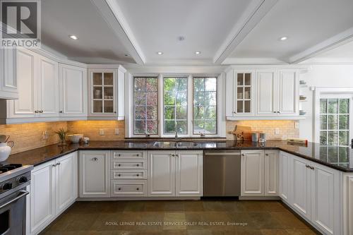 539 Blythwood Road, Toronto, ON - Indoor Photo Showing Kitchen With Upgraded Kitchen