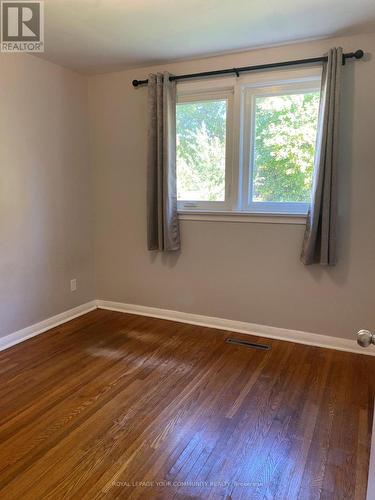 11 Oak Street, Barrie, ON - Indoor Photo Showing Other Room