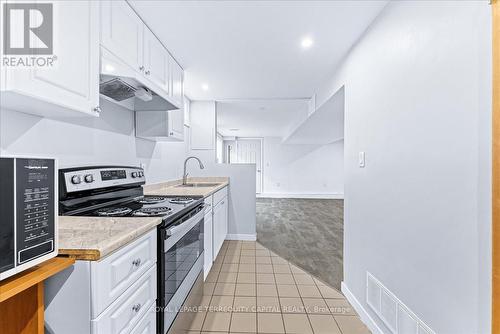 54 Copeman Crescent, Barrie, ON - Indoor Photo Showing Kitchen