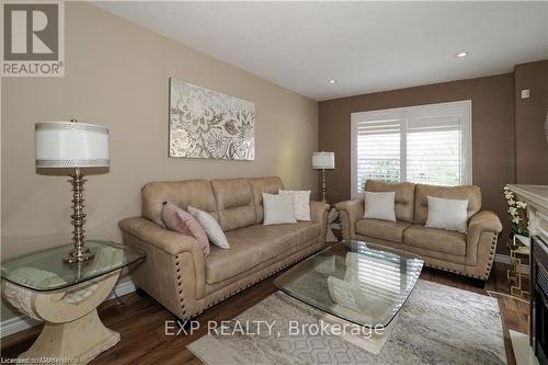 67 Bloomington Drive, Cambridge, ON - Indoor Photo Showing Living Room