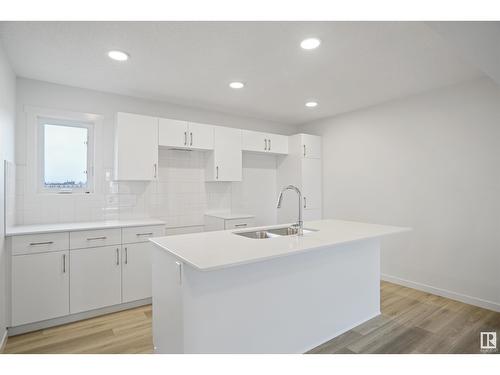 18 Eastwood Dr, Spruce Grove, AB - Indoor Photo Showing Kitchen With Double Sink With Upgraded Kitchen