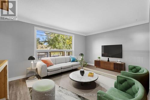 174 Niagara Falls Road, Thorold, ON - Indoor Photo Showing Living Room