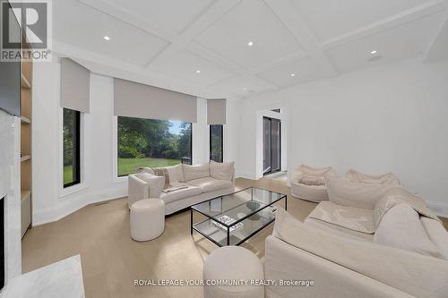 180 Westridge Drive, Vaughan, ON - Indoor Photo Showing Living Room