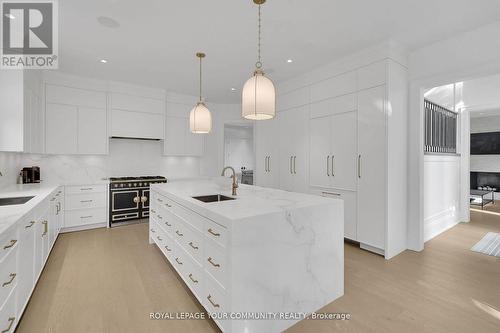 180 Westridge Drive, Vaughan, ON - Indoor Photo Showing Kitchen With Upgraded Kitchen