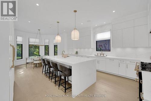 180 Westridge Drive, Vaughan, ON - Indoor Photo Showing Kitchen With Upgraded Kitchen