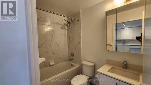 412 - 75 Oneida Crescent, Richmond Hill, ON - Indoor Photo Showing Bathroom