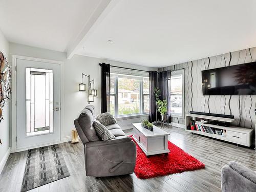 Living room - 380 17E Avenue, Saint-Jérôme, QC - Indoor Photo Showing Living Room