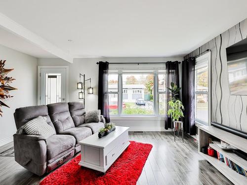 Living room - 380 17E Avenue, Saint-Jérôme, QC - Indoor Photo Showing Living Room