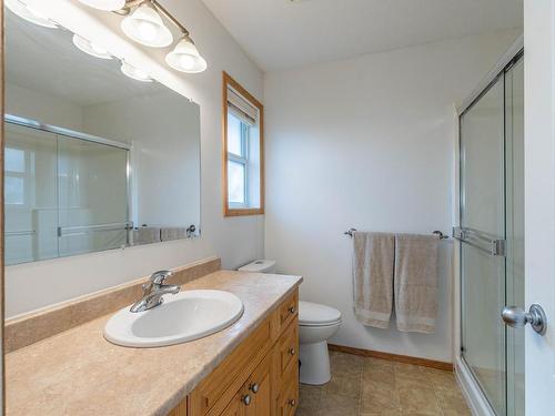 330 Cougar Road, Kamloops, BC - Indoor Photo Showing Bathroom