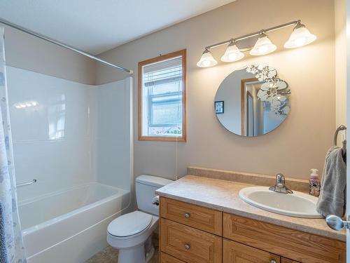 330 Cougar Road, Kamloops, BC - Indoor Photo Showing Bathroom