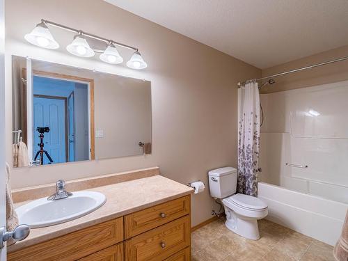 330 Cougar Road, Kamloops, BC - Indoor Photo Showing Bathroom