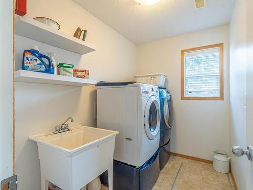 330 Cougar Road, Kamloops, BC - Indoor Photo Showing Laundry Room