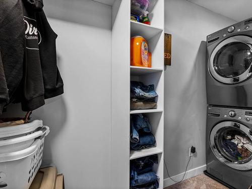 917 Raven Drive, Kamloops, BC - Indoor Photo Showing Laundry Room