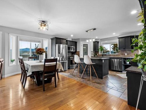 917 Raven Drive, Kamloops, BC - Indoor Photo Showing Dining Room