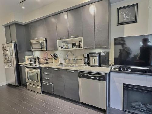 3222-1040 Talasa Court, Kamloops, BC - Indoor Photo Showing Kitchen With Stainless Steel Kitchen With Double Sink