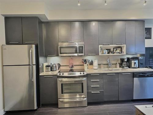 3222-1040 Talasa Court, Kamloops, BC - Indoor Photo Showing Kitchen With Stainless Steel Kitchen With Upgraded Kitchen