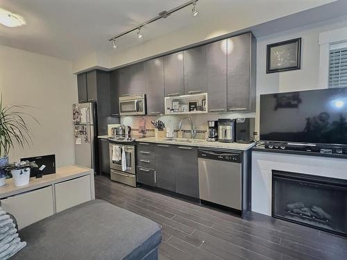 3222-1040 Talasa Court, Kamloops, BC - Indoor Photo Showing Kitchen With Stainless Steel Kitchen