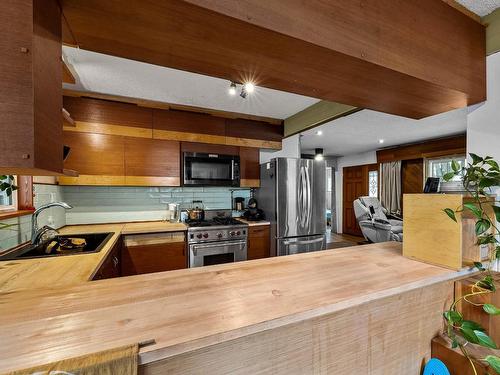 751 Holt Street, Kamloops, BC - Indoor Photo Showing Kitchen