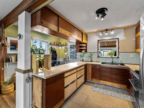 751 Holt Street, Kamloops, BC - Indoor Photo Showing Kitchen