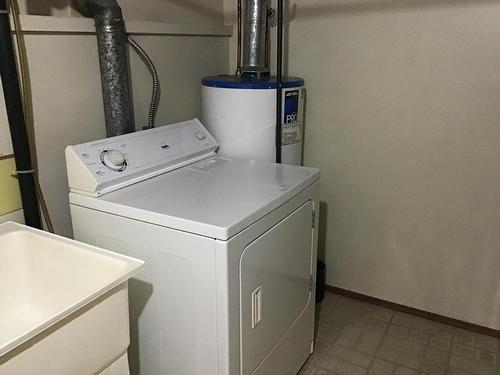 2106 Crescent Drive, Kamloops, BC - Indoor Photo Showing Laundry Room