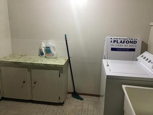 2106 Crescent Drive, Kamloops, BC - Indoor Photo Showing Laundry Room