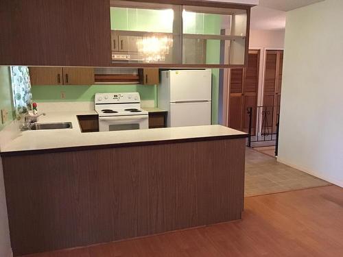 2106 Crescent Drive, Kamloops, BC - Indoor Photo Showing Kitchen