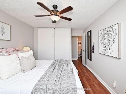 P1013-260 Davis Dr, Newmarket, ON - Indoor Photo Showing Bedroom