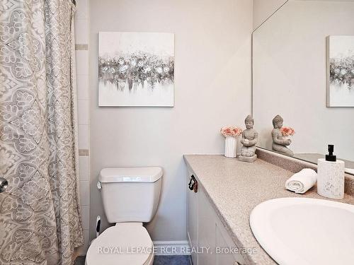 P1013-260 Davis Dr, Newmarket, ON - Indoor Photo Showing Bathroom