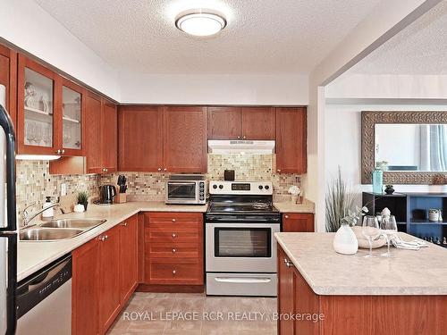 P1013-260 Davis Dr, Newmarket, ON - Indoor Photo Showing Kitchen With Stainless Steel Kitchen With Double Sink