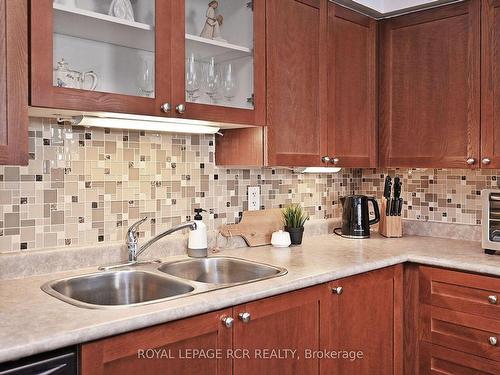 P1013-260 Davis Dr, Newmarket, ON - Indoor Photo Showing Kitchen With Double Sink